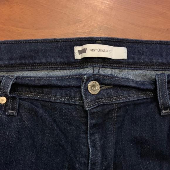 Levi’s Women’s 515 Bootcut/ Button Pocket, mid - rise, 32/34 (14L) blue jeans - Picture 3 of 16